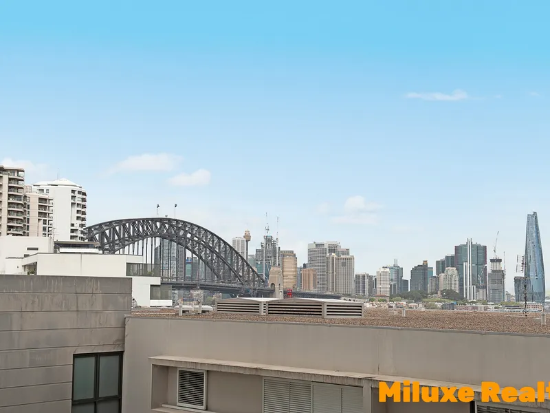 Luxury Apartment with bedroom size study and Harbour Bridge Views