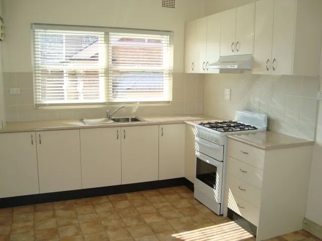 Sunny two bedroom apartment located in an ideal area of North Sydney
