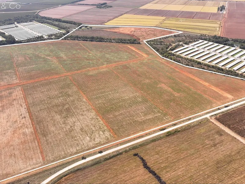 BROAD ACRE HOLDING WITH HOUSE AND MINUTES FROM CBD