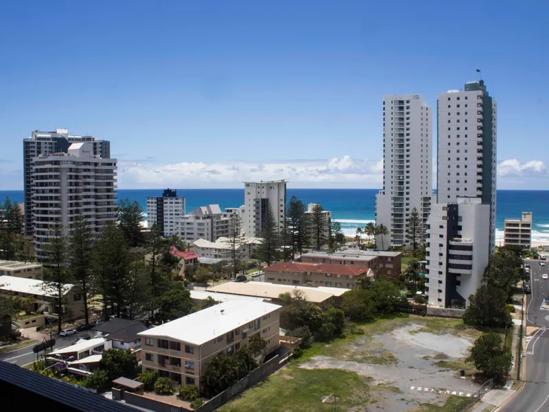 Magnificent sunny,  renovated 1 bedroom unit with magnificent views