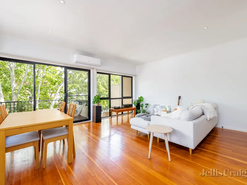 Large Apartment with City Views and Brand New Bathroom