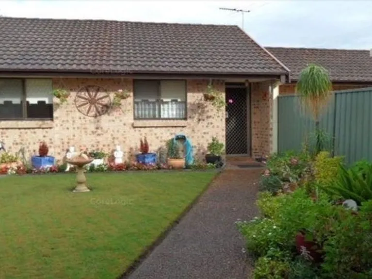 Charming 2 Bedroom Unit