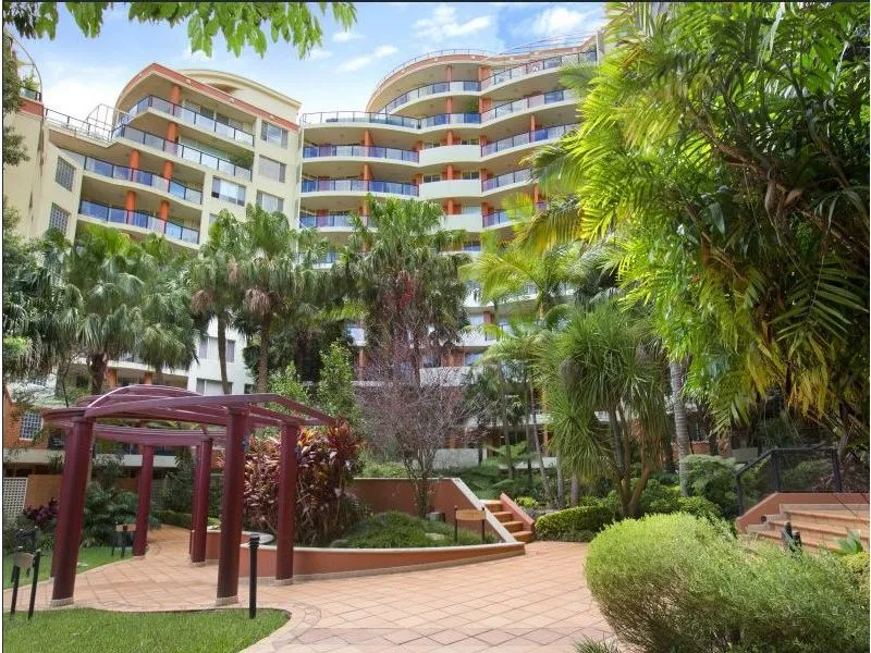 Spacious Three Bedroom Apartment in a Leafy Tranquil Street in a Prime Locale!