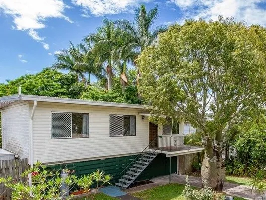 Great location, great valve 2 bedroom home with large fenced yard