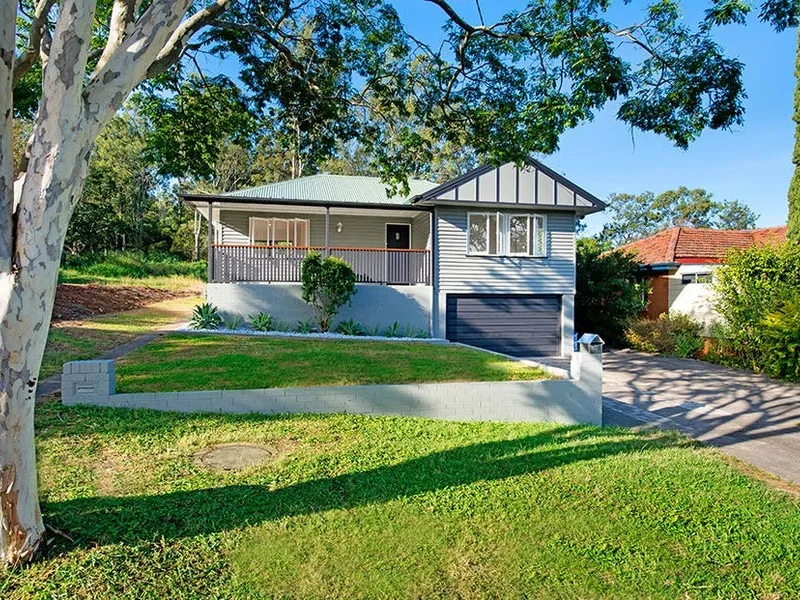BEAUTIFULLY RENOVATED HOME ON 733M2 ALLOTMENT - BACKING ONTO WELLERS HILL BUSHLAND
