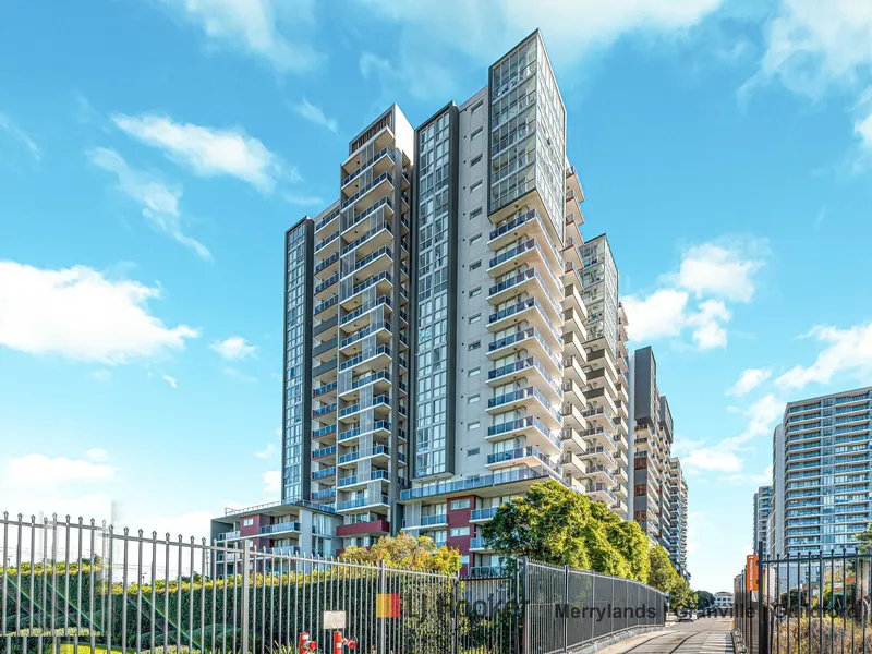 Impressive & Spacious Unit With North Street Facing Balcony