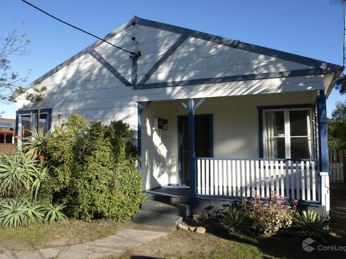 Neat & Tidy 2 Bedroom Home in central location