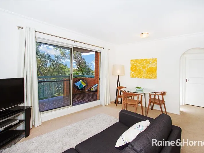 OVERSIZED 1 BEDROOM APARTMENT IN A SUPERB LOCATION