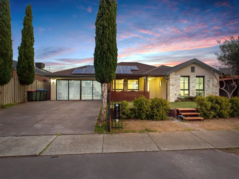 North Facing Stunner Zoned to Alamanda k-9 College