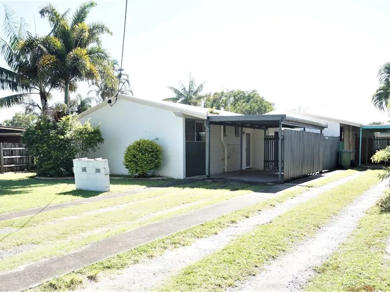 Located in a quiet cul-de-sac this neat and tidy unit has it