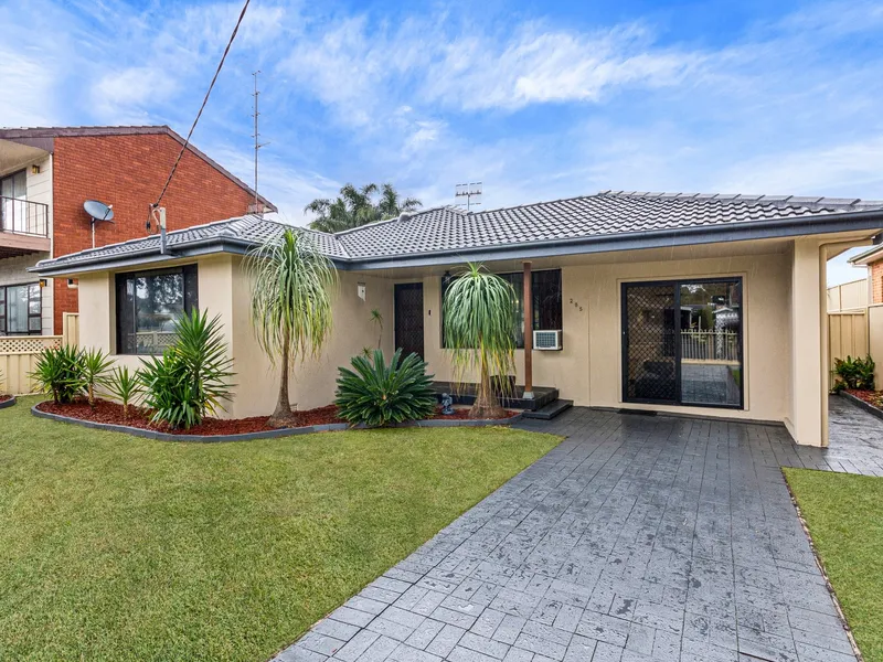 A GREAT FAMILY RESIDENCE THATS THE PERFECT ENTERTAINTER!