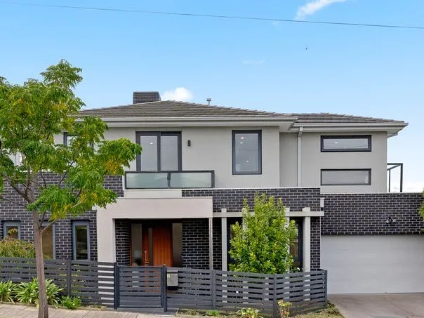 Luxury 5-Bedroom House for Rent at 1 Bond St, Doncaster