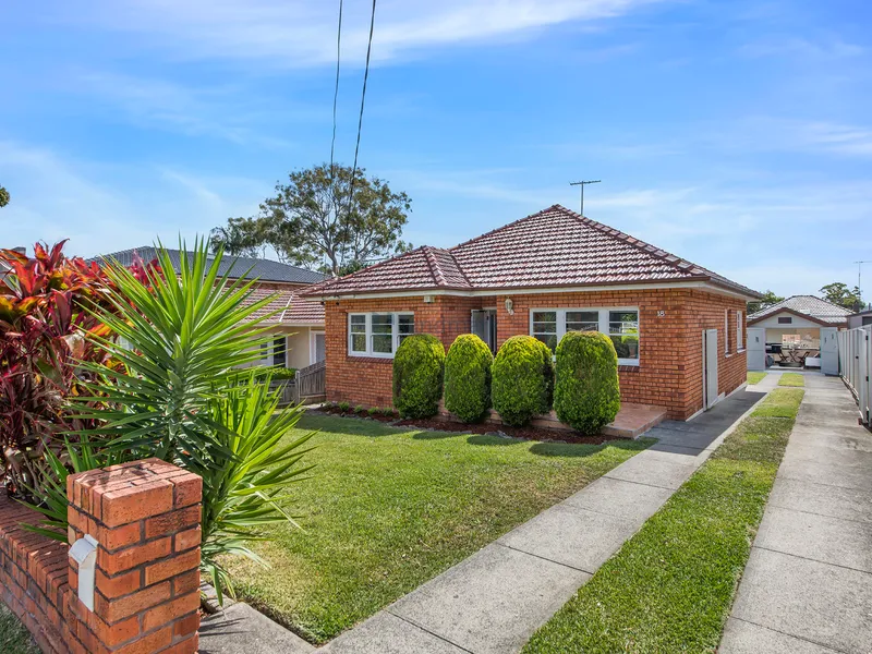 Idyllic family home in blue ribbon locale
