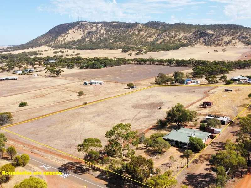 6 Acres - Incredible Location