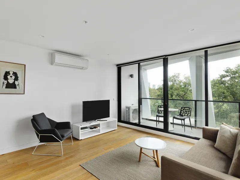 Spacious and light filled corner apartment!