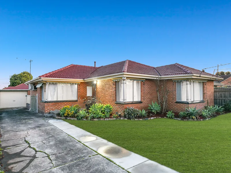 The Brief: Quiet Court Borderline Springvale Central!