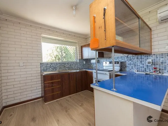 CLOSE TO EVERYTHING, INCLUDES SIDE ACCESS AND LARGE POWERED WORKSHOP