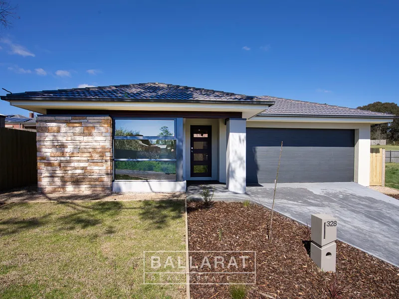 BEAUTIFUL FOUR BEDROOM HOME NEAR LAKE ESMOND!