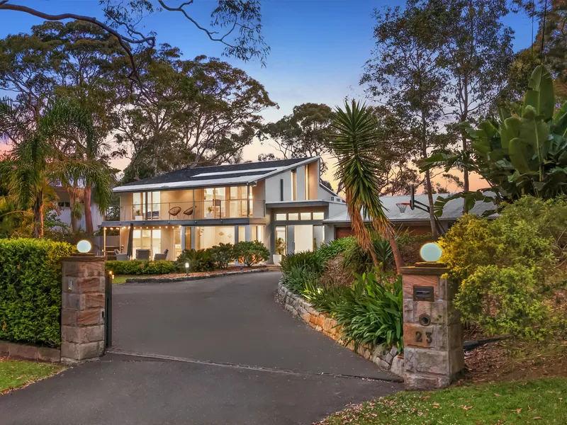 Modernist Architecture On Park Like Acre