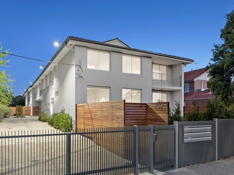 Outstanding 2 Bedroom Apartment with Balcony