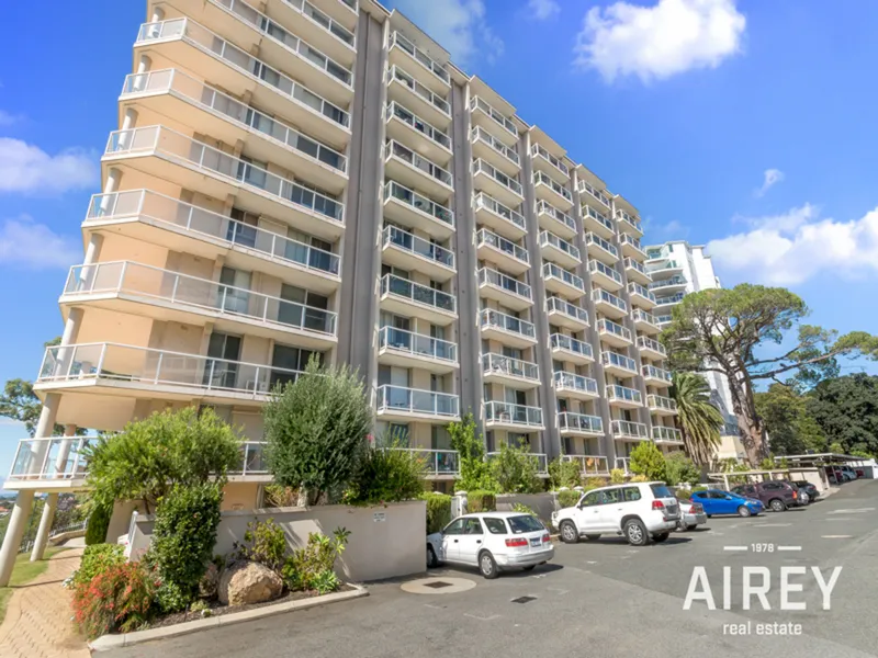 TWO BEDROOM UNIT WITH STUNNING RIVER & CITY VIEWS!