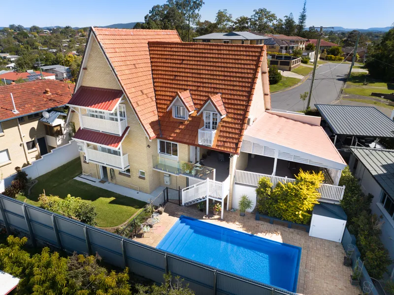 One of Kedron's most iconic homes with views from the Bay to the CBD!