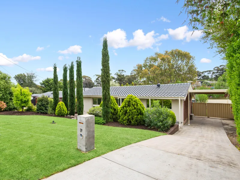 IMMACULATE SPLIT-LEVEL HOME IN LEAFY LOCATION!