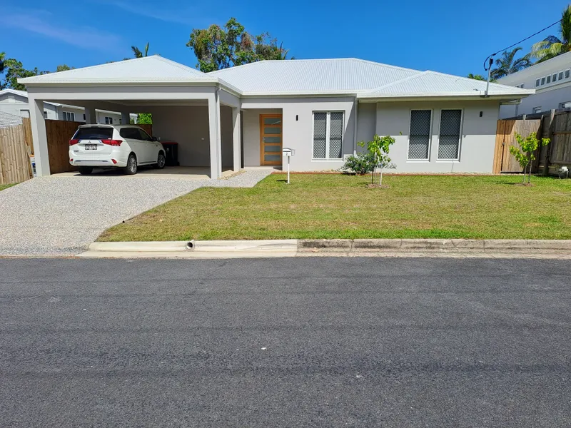 Brand New House in middle of Palm Cove