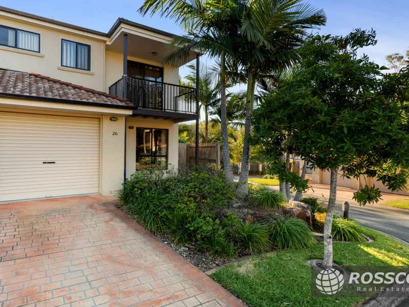 Modern & Spacious Townhouse in a Beautiful Complex...