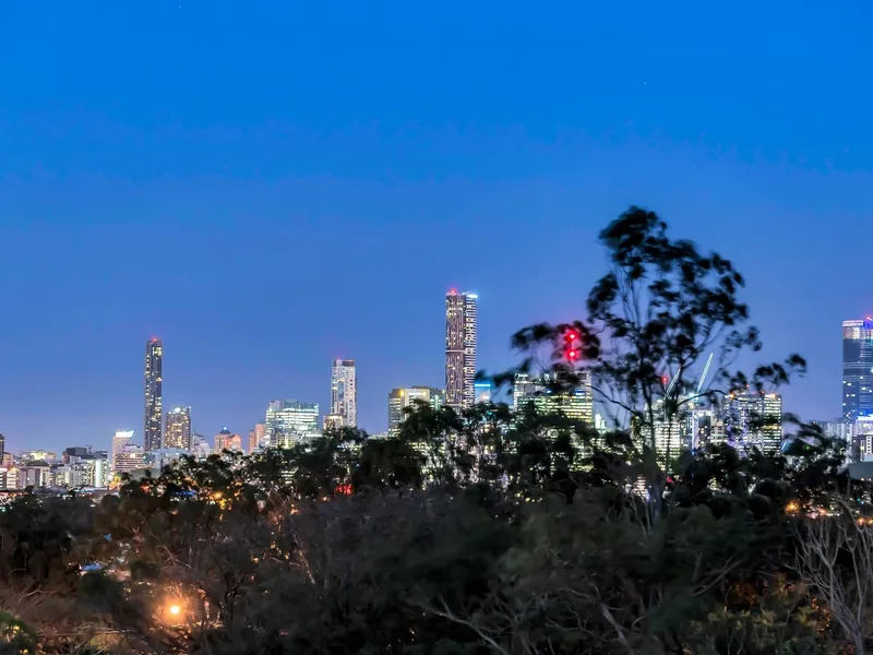 EXCEPTIONAL VIEWS FROM ASHGROVE TO THE CBD ARE JUST THE BEGINNING...