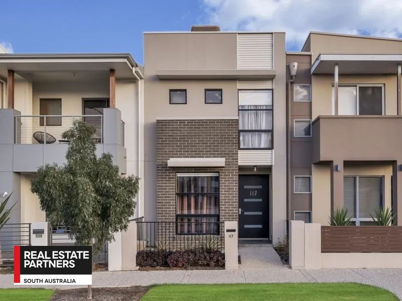 LOW MAINTENANCE, QUALITY TOWNHOUSE IN A GREAT LOCATION!