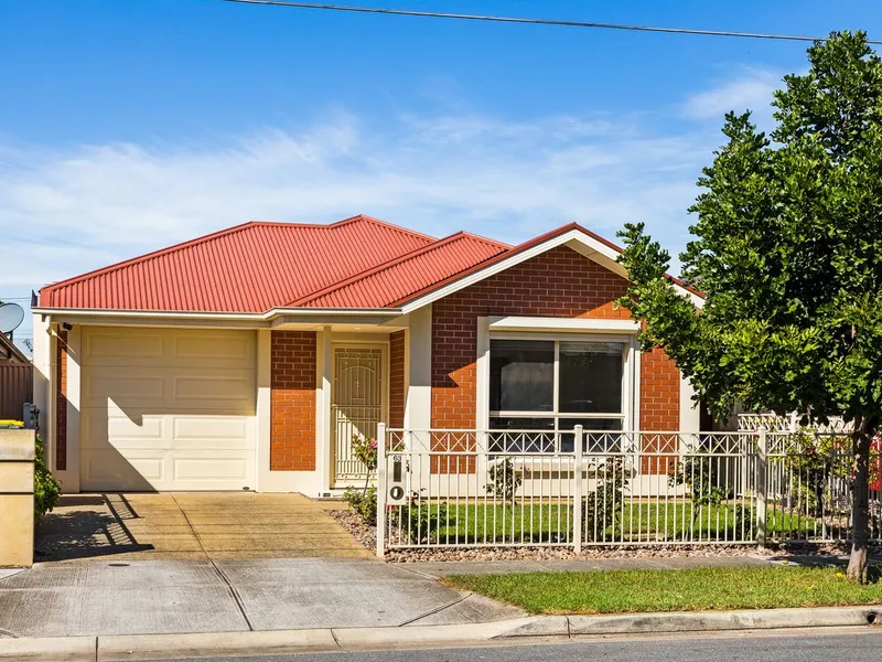 Spacious Family Home with Flexible Floor Plan!