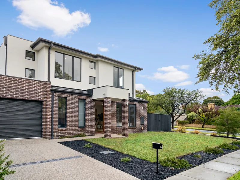 High-End Executive Living In The Heart Of Huntingdale