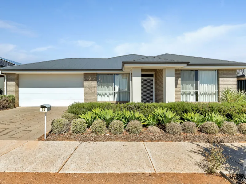 BRILLIANT FAMILY HOME ON BLUE LAKE DRIVE
