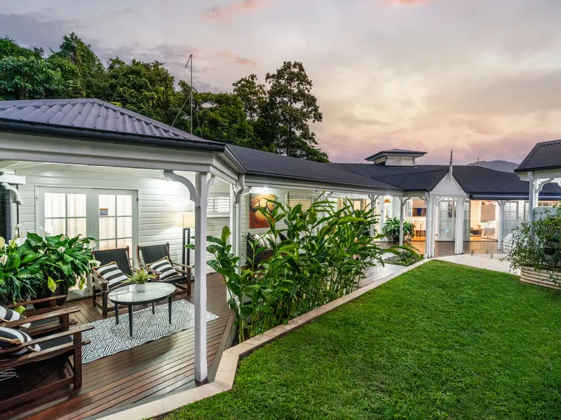 CASUAL ELEGANCE IN PREMIUM WHITFIELD ADDRESS