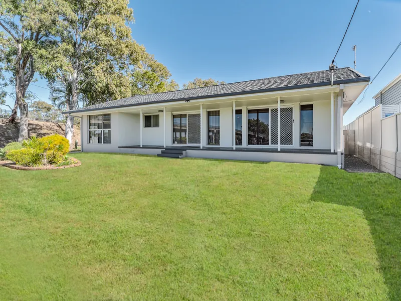 POSITION POSITION POSITION - FAMILY HOME OVERLOOKING THE WATER WITH HUGE SHED