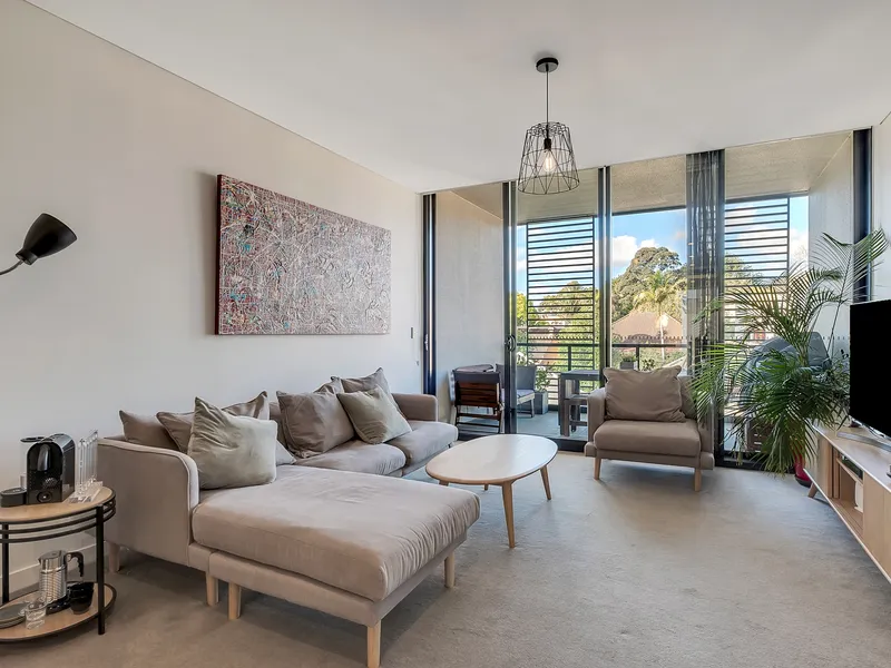 STYLISH CAMPERDOWN APARTMENT // PARKING INC.