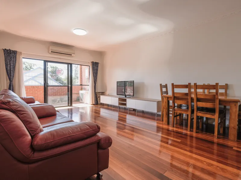Furnished North Facing 3 Bedrooms Apartment in Central of Oatley West