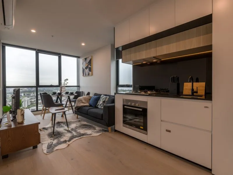 Fully Furnished, Living in the convenience of Southbank