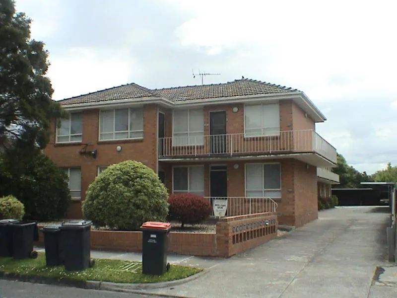 GROUND FLOOR LARGE ONE BEDROOM UNIT