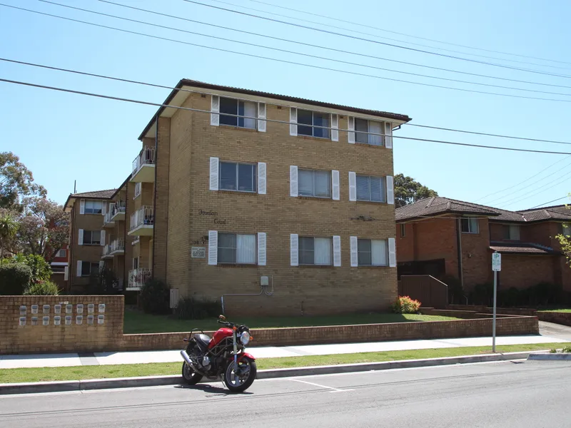 2 Bedroom Unit close to Berala stataion