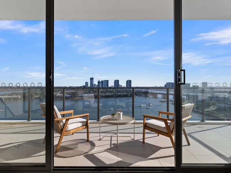 Luxury Three Bedroom Apartment with Waterfront View