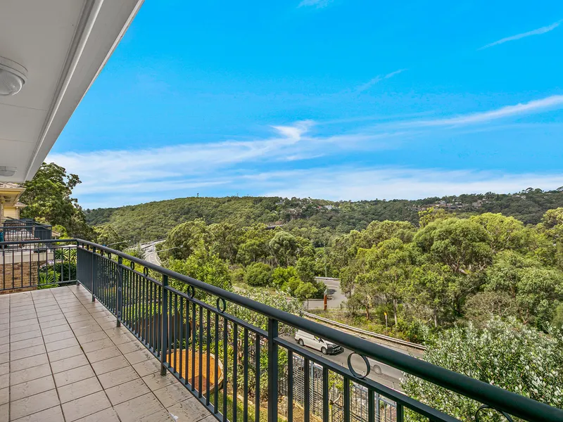 Three-Bedroom Townhouse with Views