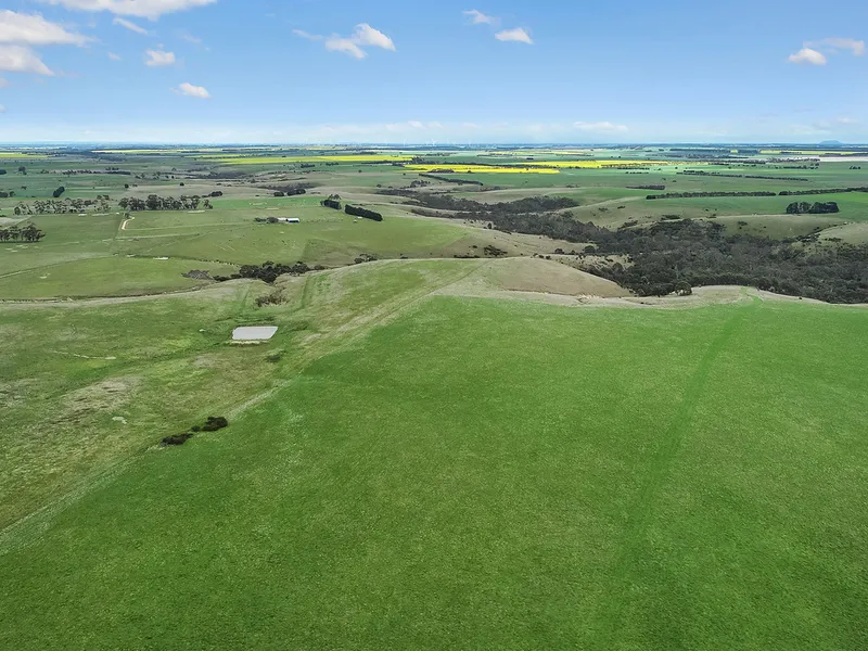 DELIGHTFUL BALLARAT DISTRICT ACREAGE