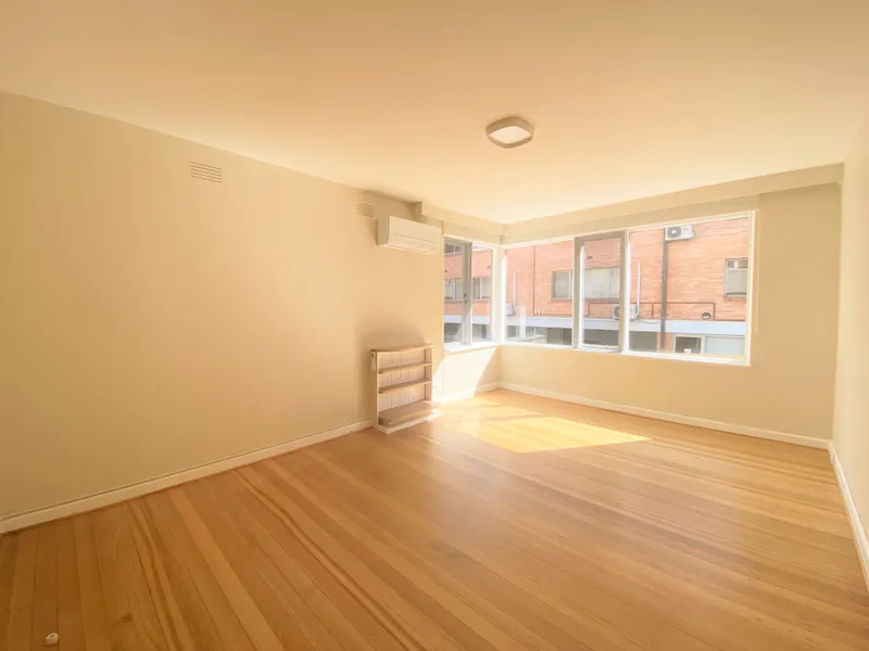Bright and spacious 2 bedroom apartment