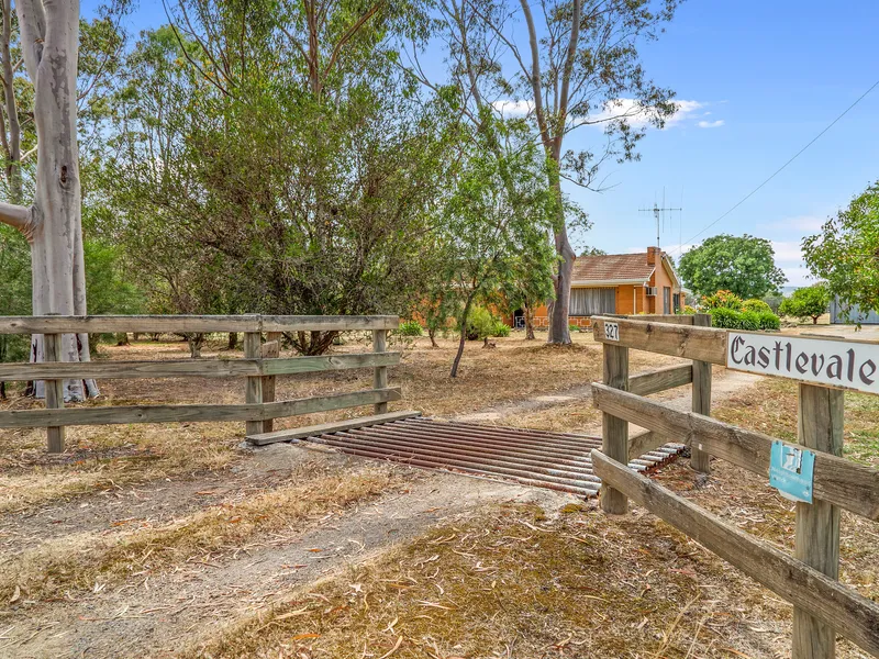 'Castlevale’ Long Family Ownership –  2 Homes –  Attractive & Productive 57 Acres – 3 Titles  – 3.5km to Euroa –  Portrait Views 