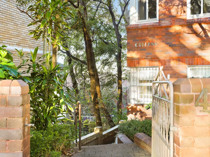 Classic Art Deco Elegance And Beachside Living Unite In This Lovingly Renovated Apartment To Create A Perfect Bondi Beach Address