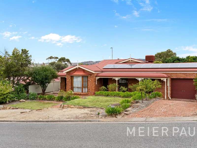 Beautiful 3 bedroom family home - an Entertainer’s delight!