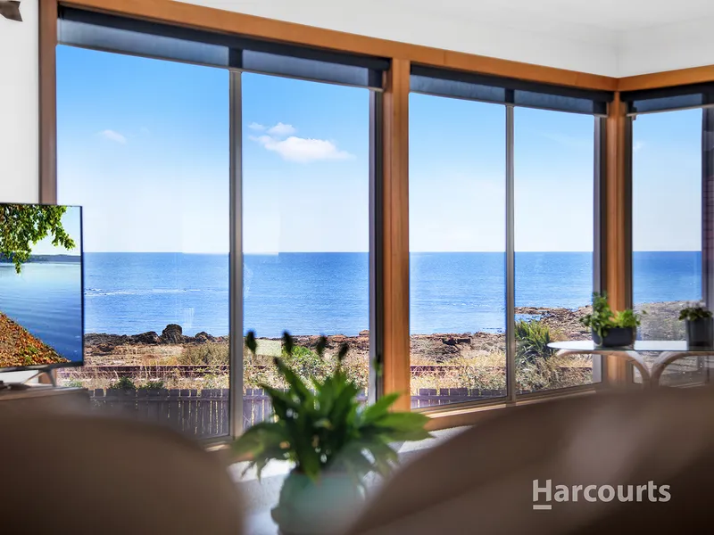 Prime waterfront position with uninterrupted sea views