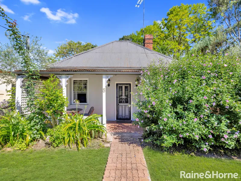 QUAINT PERTHVILLE COTTAGE